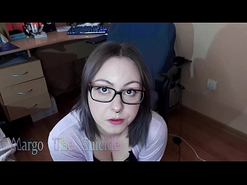 ❤️ Kynþokkafull stelpa með gleraugu sýgur dildó djúpt á myndavélinni ☑ Klám á is.91sexy.top ❌️